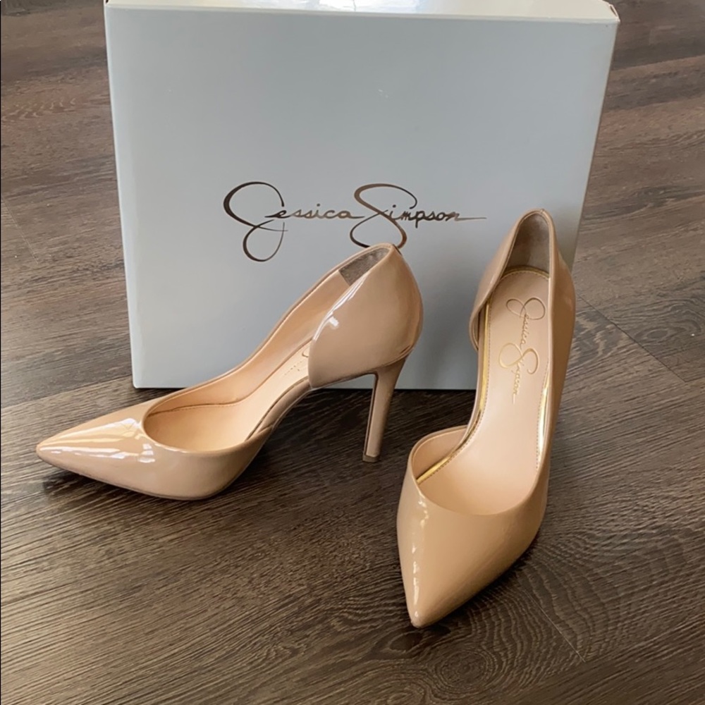 Jessica Simpson Creme High heeled pumps